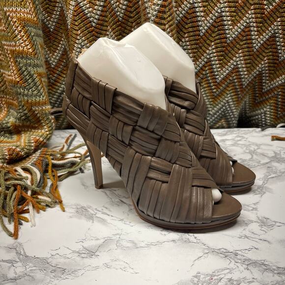 BOUTIQUE 9 ASHOE Women WOVEN LEATHER CAGE BOOTIE in Taupe 7.5 - Picture 1 of 7